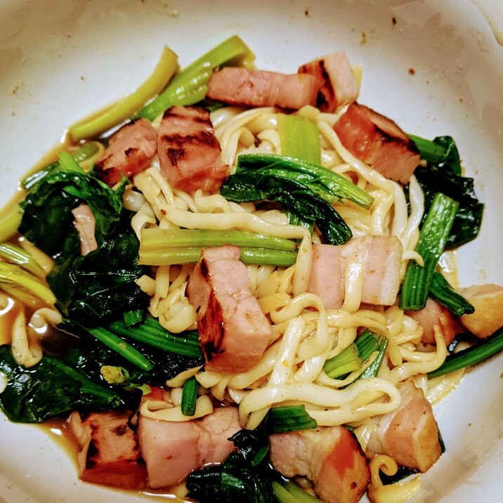 ほうれん草とベーコンで焼きカレーうどん